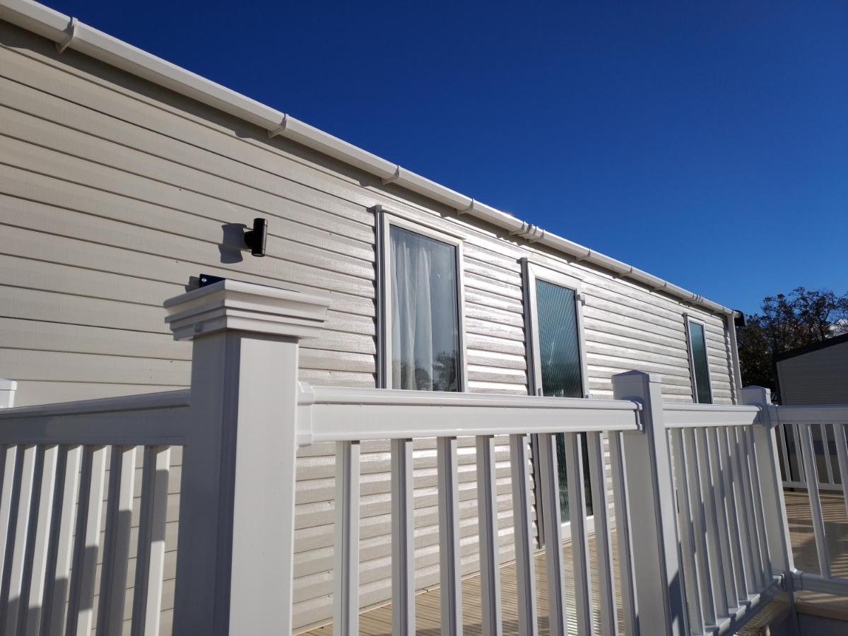 Hoburne Bashley Self-Catering Holiday Home New Milton Exteriör bild