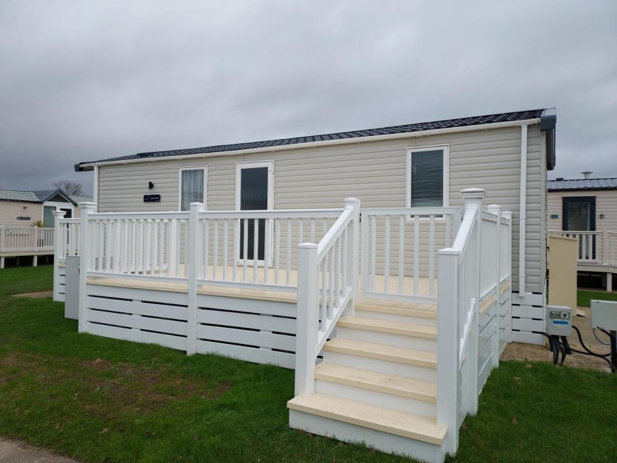 Hoburne Bashley Self-Catering Holiday Home New Milton Exteriör bild